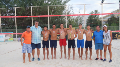Любо Ганев награди шампиони по плажен волейбол