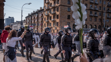 Полицаи счупиха от бой футболисти по време на протестите ВИДЕО