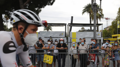 Арести на Тур дьо Франс заради маски ВИДЕО