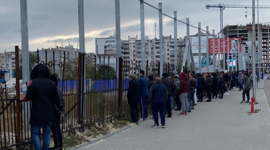 Арда се измъчи във Варна, стотици гледат от булеварда