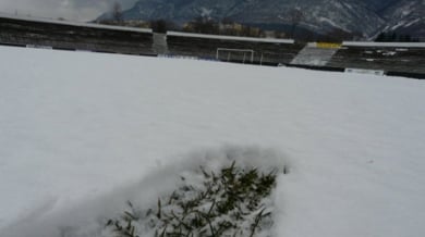 Снегът отложи мач от Втора лига