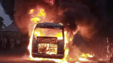 Кошмар! Автобус с футболисти пламна в движение ВИДЕО 