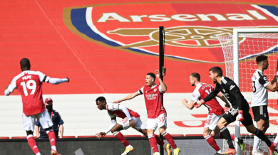 Арсенал се спаси в последните секунди на лондонски сблъсък ВИДЕО