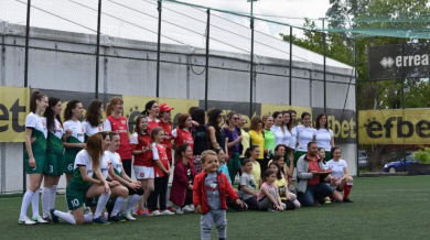 Жени използват футбола, за да помагат на болни деца