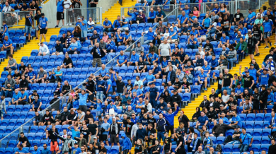 "Сините" фенове с огромна подкрепа към играчите на Левски ВИДЕО