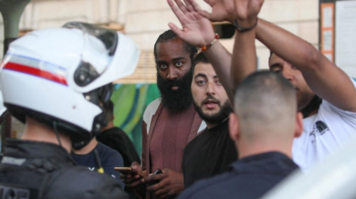 Объркаха звезда от НБА с бежанец, арестуваха известен рапър ВИДЕО