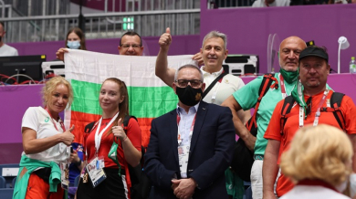 Спортният министър поздрави на живо олимпийската ни медалистка
