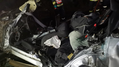 Трагедия! 27-годишен се заби с колата си във влак