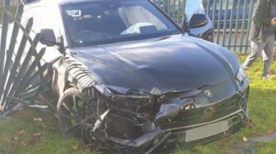 Футболист разби кола за 200 бона, застраши живота на малки деца СНИМКИ