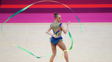 Илиана Раева изгледа новите композиции на гимнастичките