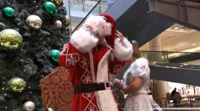Камбуров стана Дядо Коледа, a Снежанка е... ВИДЕО