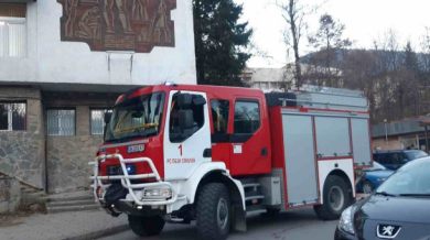 Пожарната потуши пожар в хотел в Банско!