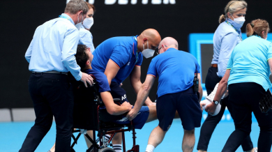 Невероятна драма, изведоха тенисист от Australian Open на инвалидна количка