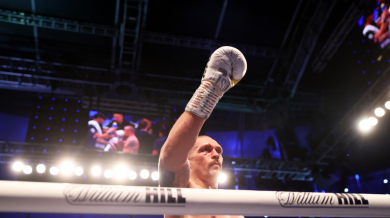 Световният шампион по бокс взриви мрежата след дебют в друг спорт ВИДЕО