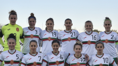 Футболните дами на България с реми в контрола
