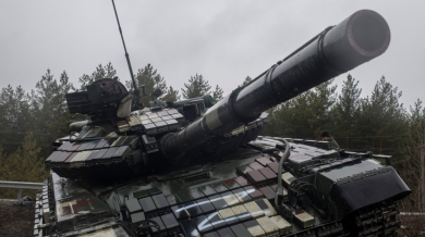 Огромна провокация! Руснак дразни украинец с военен символ СНИМКИ