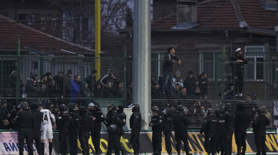 Полицията конфискува огромен арсенал пиротехнически средства преди дербито на Пловдив