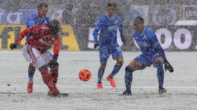 Спряха Левски - ЦСКА заради снега в София