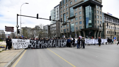И Варна на протест срещу БФС, фенове блокираха движението ВИДЕО