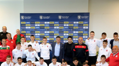 Борислав Михайлов награди юношеските национали преди Евро 2022