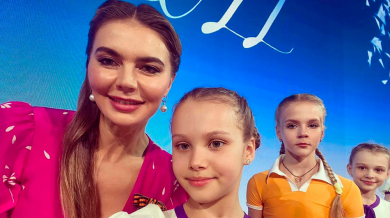 Шампионка с две деца от Путин празнува рожден ден