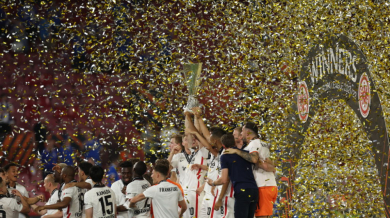 Айнтрахт (Франкфурт) триумфира в Лига Европа след драма с дузпи ВИДЕО