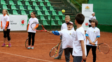 Oтново безплатен тенис за децата у нас