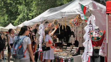 Футболни фенове окървавиха фолклорен фестивал в Пловдив