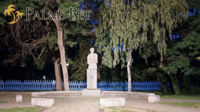 Palms Bet дари осветление на паметника на Гунди