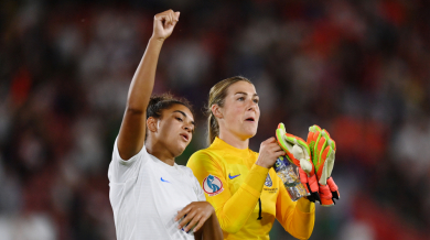 Страстната любов между две жени - или другата страна на финала Англия срещу Германия