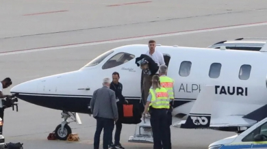 Милиардер прати собствения си самолет за ялов нападател на Челси