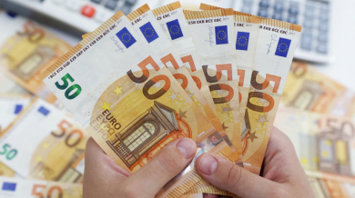 Чужденец разкри какви заплати се плащат в България
