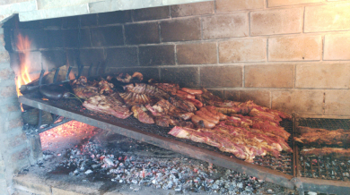 Аржентина и Уругвай носят по тон месо в Катар