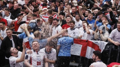 Еуфория: Фенка на Англия вее ц*ци след победата ВИДЕО 18+