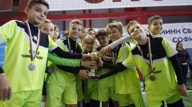 САЩ би Испания на финала на Световното в детски турнир
