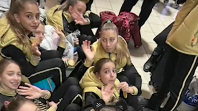 Ужас! Български деца зъзнат с часове на летището в Лондон