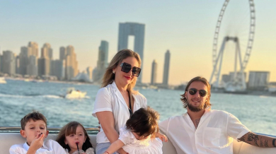 Наша звезда се глези в Дубай с жената и трите деца СНИМКИ 