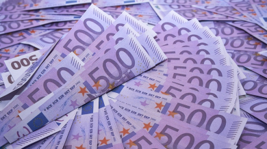 Банкер зарадва деца с няколко милиона евро