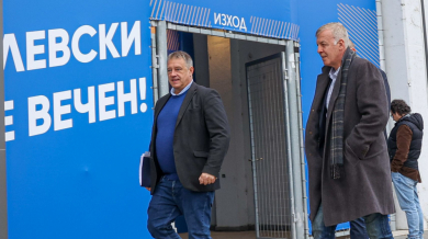 Левски хвърля милиони с лека ръка, а после проси от феновете