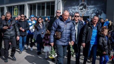 Станимир Стоилов поведе шествие в почит на Васил Левски СНИМКИ