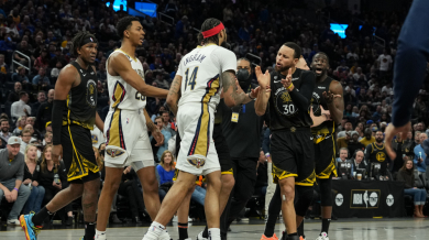 Шампионът доближи плейофите на НБА след осем тройки на звезда