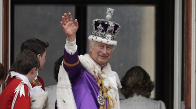Пълна изненада! Фенове в шок от коронацията на Чарлз III ВИДЕО