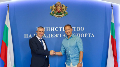 Министърът на спорта подкрепи Стилиян Петров