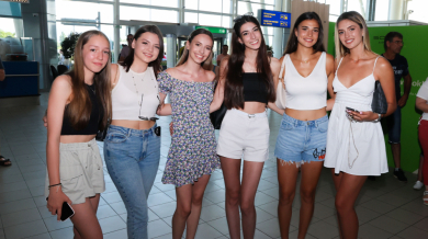 Красавици събраха погледите на летище София СНИМКИ