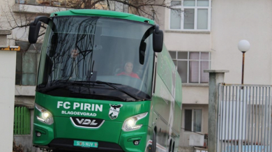 Автобус с 20 футболни таланти катастрофира до Благоевград СНИМКИ