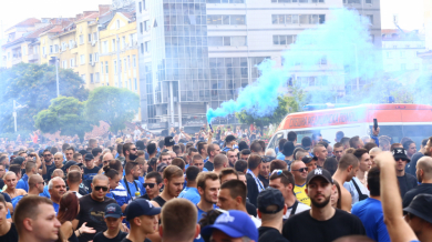 Спешен случай на шествието на Левски, повикаха линейка СНИМКИ