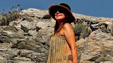 Илиана Раева пръсна луд сексапил по гръцките плажове СНИМКИ 18+