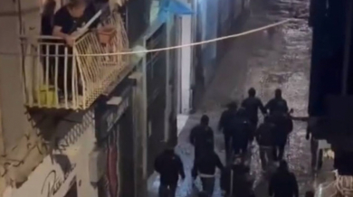 Бой и арести в Неапол, има ранени полицаи