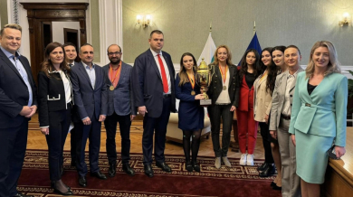 Пеевски оказа голяма чест на новите героини на България