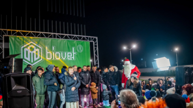 Децата на Разград и футболистите на Лудогорец запалиха Коледната елха